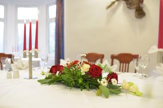 festlich gedeckter Tisch